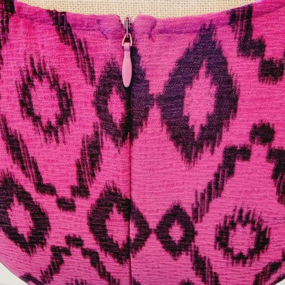 EVERLY V NECK GEOMETRIC FUSIA PINK/BLACK SLEEVELESS SIZE SMALL - Picture 4 of 6
